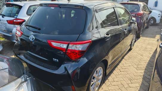 Toyota Yaris Hybrid black 2017 2wd 1500cc image 10