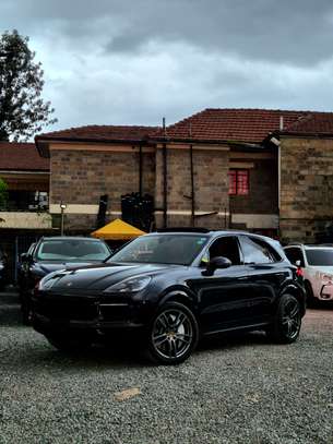 Porsche Cayenne Luxury SUV Black Excellent Condition image 3