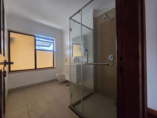 5 Bed House with En Suite in Lavington image 14