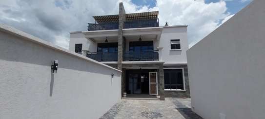 4 Bed House with En Suite at Eastern Bypass image 1