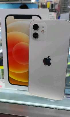 Apple Iphone 12 • White 512 Gigabytes  • With Earpods image 1