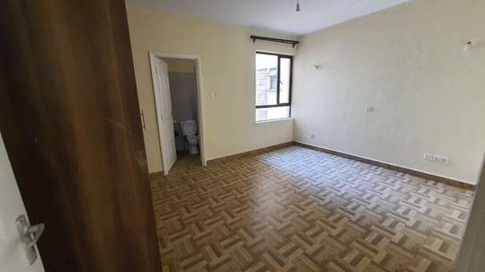Serviced 3 Bed Apartment with En Suite in Komarock image 10