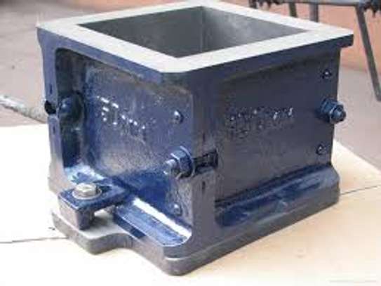 Heavy Duty Cube Moulds. 150mm. CAST IRON. image 1