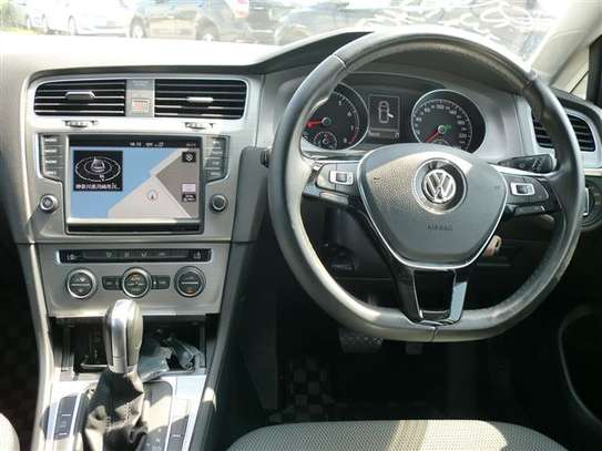2014 Volkswagen Golf TSI Comfort Line Bluemotion Technology image 2