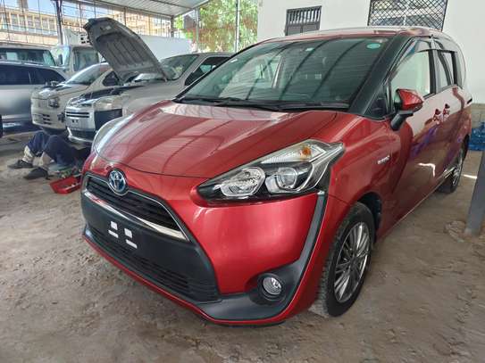 Toyota Siena hybrid 2wd maroon 2018 image 3