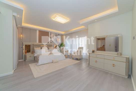 3 Bed Apartment with En Suite at 4Th Parklands Avenue image 5