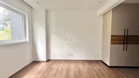 3 Bed Apartment with En Suite in General Mathenge image 7