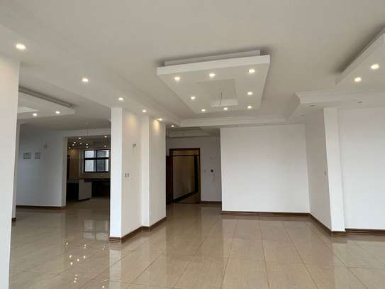 4 Bed Apartment with En Suite in General Mathenge image 4