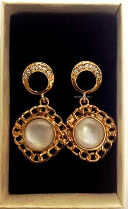 Womens Round Gold Tone Earrings image 2