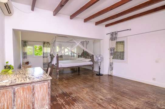 5 Bed House with Swimming Pool in Malindi image 12