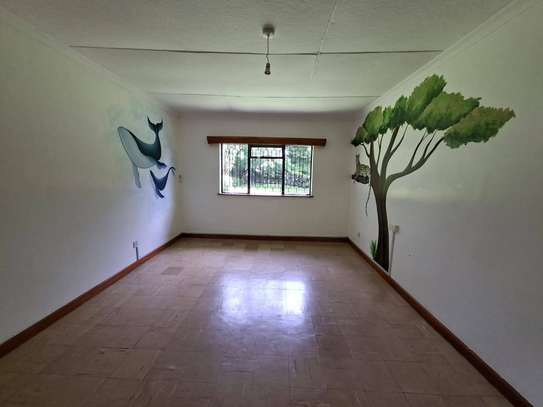 4 Bed House with En Suite at Crescent image 6