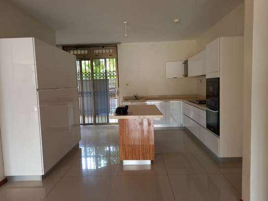 3 Bed Apartment with En Suite in Parklands image 8