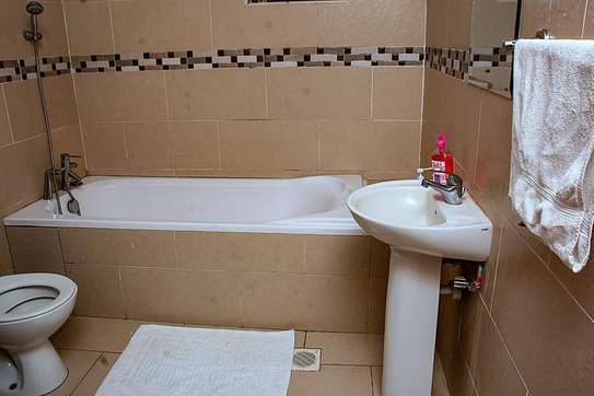Serviced 4 Bed Apartment with En Suite at Riverside image 3