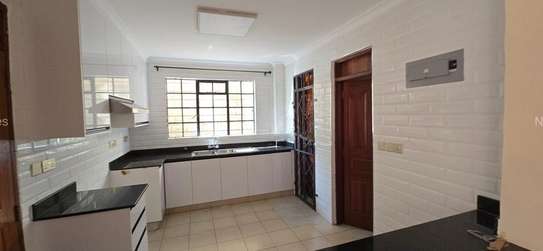 5 Bed Townhouse with En Suite in Kileleshwa image 7