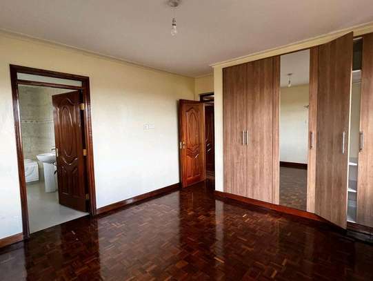 4 bedroom villa with sq to let/sale in Runda image 7
