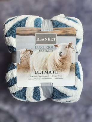 Cosy Fleece Woolen Blanket image 2