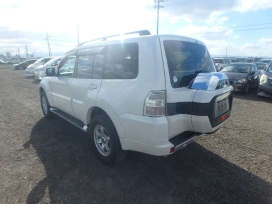 MITSUBISHI PAJERO image 9