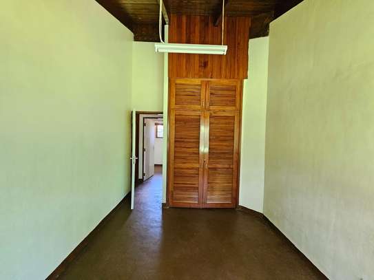 4 Bed House with En Suite in Lake View image 7