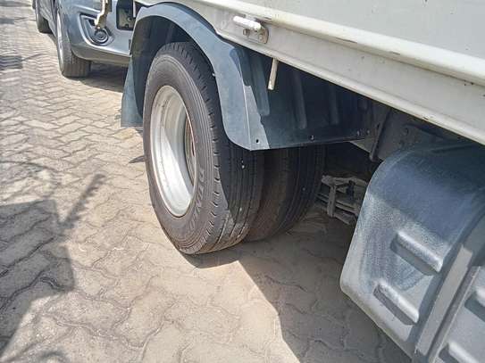 TOYOTA DYNA MANUAL SAME SIZE TYRES image 7