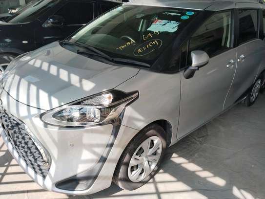Toyota Sienta non hybrid on sale image 4