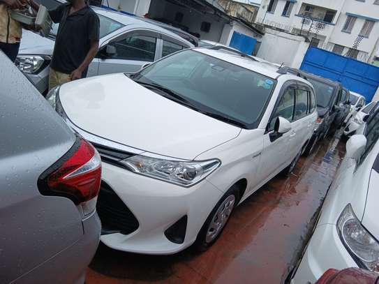 Toyota Fielder Hybrid 2018 image 1