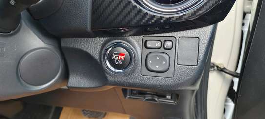 Toyota Vitz GR hybrid white 2018 2wd image 7