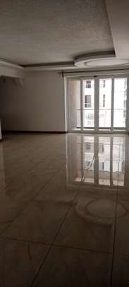 4 Bed Apartment with En Suite in General Mathenge image 3