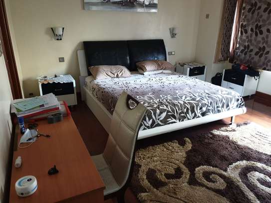 3 Bed Apartment with En Suite at 2Nd Parklands image 9