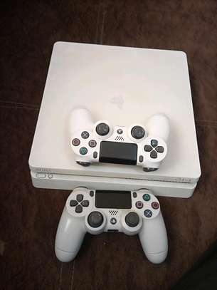 PS4 Slim 500gb two Controllers image 1