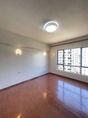 3 Bed Apartment with En Suite in Kilimani image 7