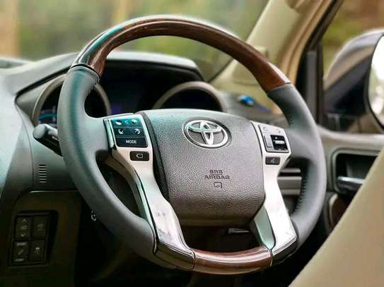 2010 Toyota Prado VXL image 3