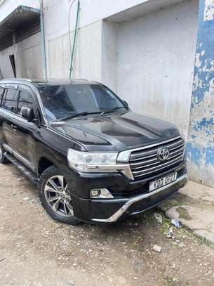 Landcruiser v8 diesel 2010 image 2