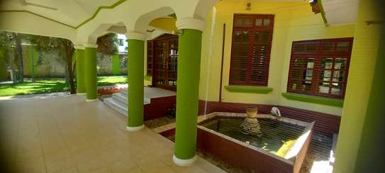 4 br Ambassadorial house +2br guest wing for sale in Nyali. Hr-1581 image 8