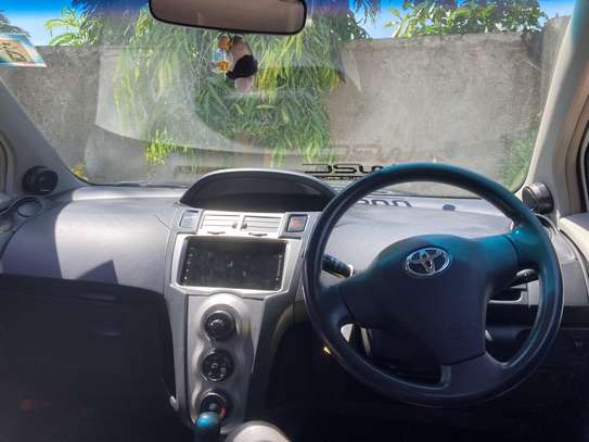 Toyota vitz image 4
