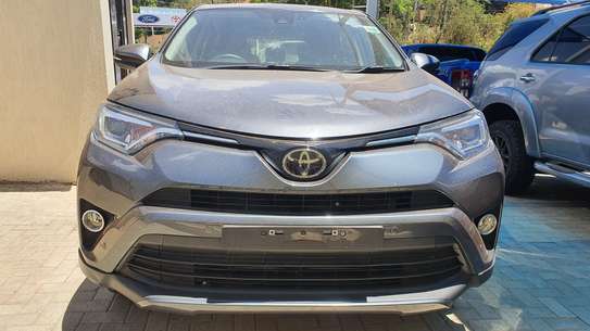 Toyota Rav-4 2017 image 2