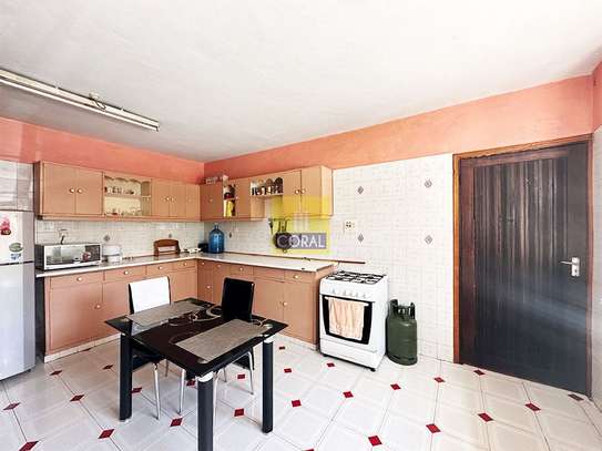 5 Bed House in Ridgeways image 21