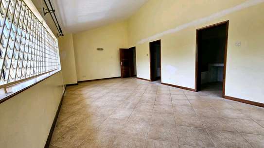 5 bedroom Ambassadorial house for rent in Runda image 7