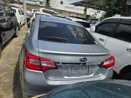 Subaru legacy B4 image 4