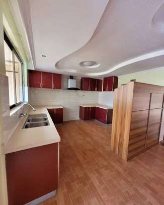 3 bedroom apartment all ensuite kilimani with Dsq image 7