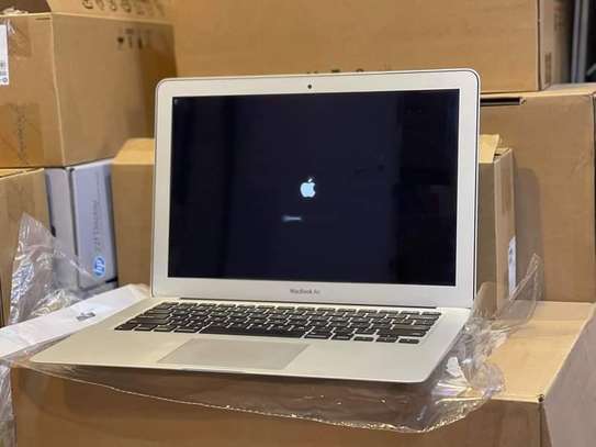 Apple macboook Air 2015 laptop image 1