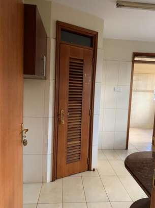 3 bedroom apartment all ensuite with Dsq available image 8