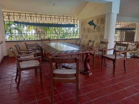 5 Bed Townhouse with En Suite at Bofa image 7