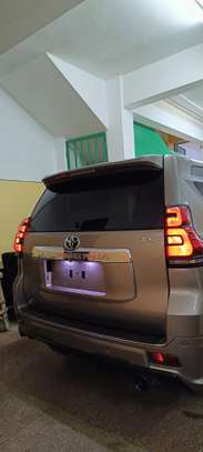 Toyota Land Cruiser Prado 5 Seater 2018 Sunroof image 14
