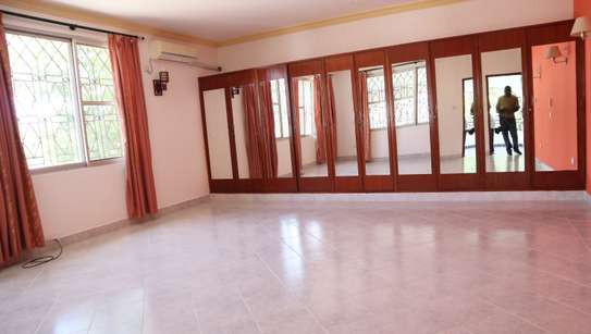 4 Bed House with Aircon in Nyali Area image 2