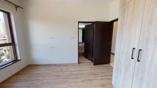 3 Bed Apartment with En Suite in Parklands image 9
