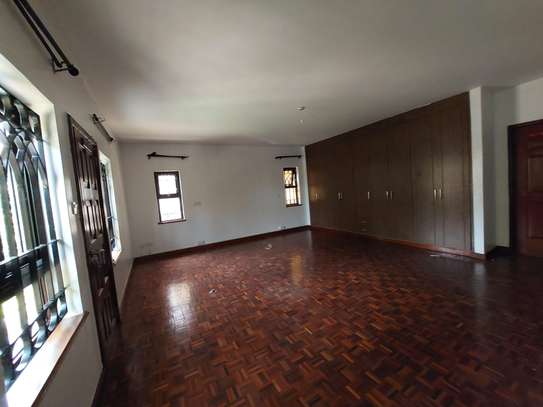 5 Bed Townhouse with En Suite at Lavington image 4