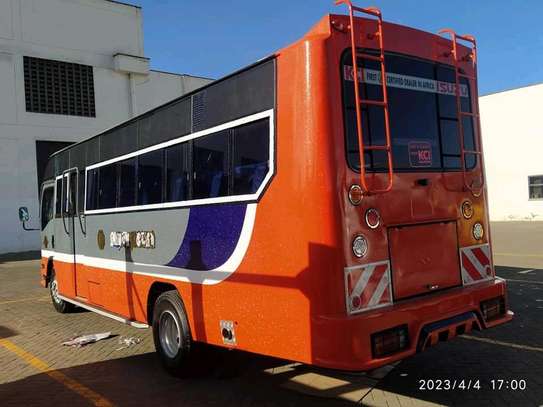 ISUZU NQR BUS image 1