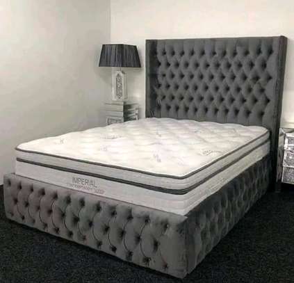 Executive tufted bed image 2
