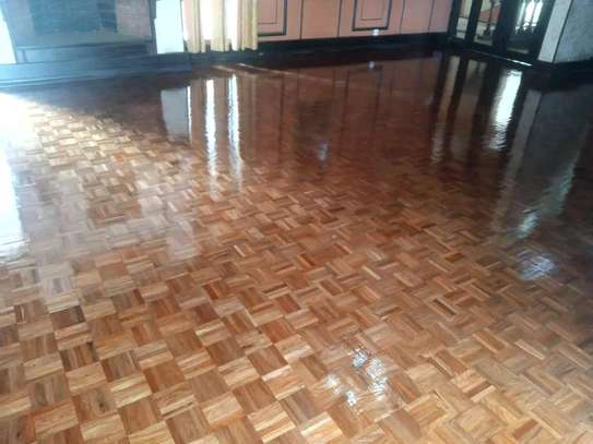 Wooden Floor sanding and polishing image 3