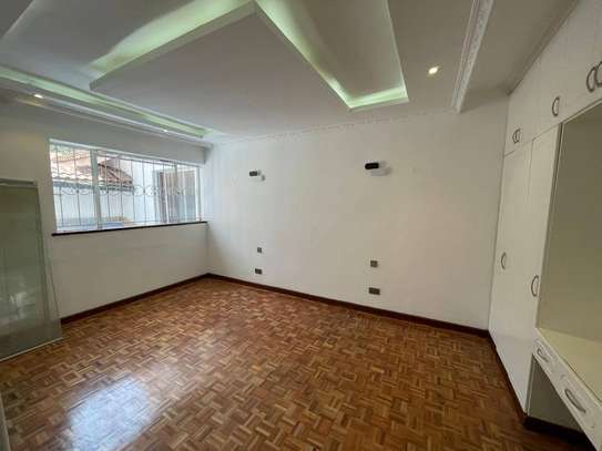 3 Bed Apartment with En Suite in Kilimani image 7